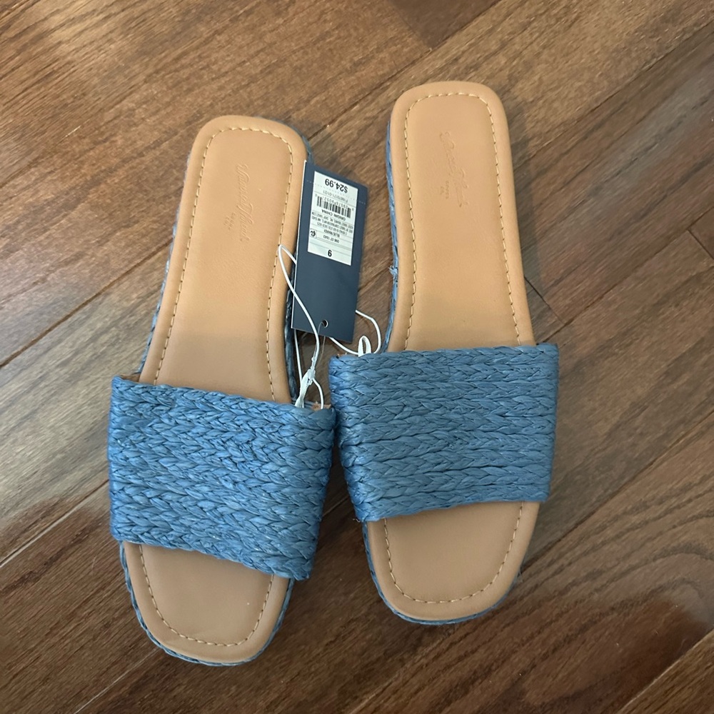 Universal Thread Blue and Tan Casual Sandals